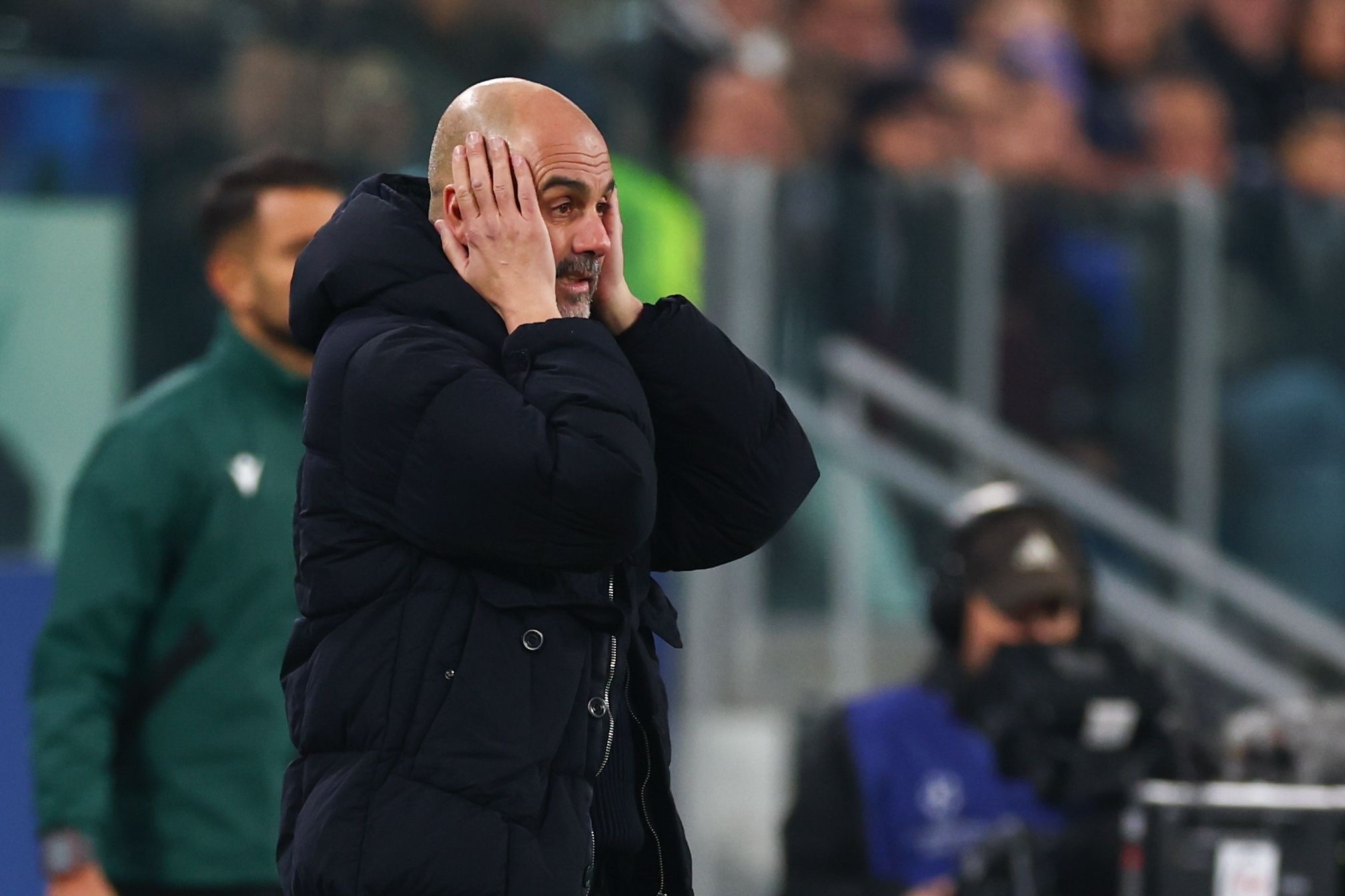 包含集结日法国杯焦点战，曼联单刀错失，赛场秩序良好，医务组通报恢复的词条